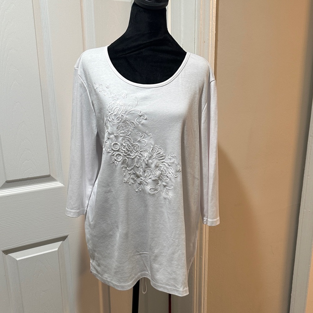 🤍Elegant White Embroidered Women's Top🤍